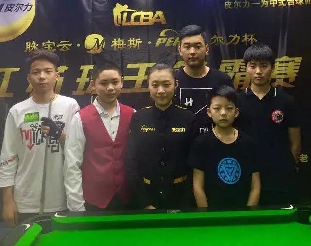 球场英雄的 球场英雄的