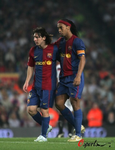 都充满了悬 都充满了悬